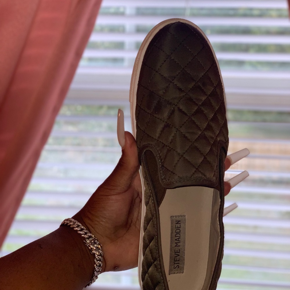 Steve Madden Casual Sneaker !